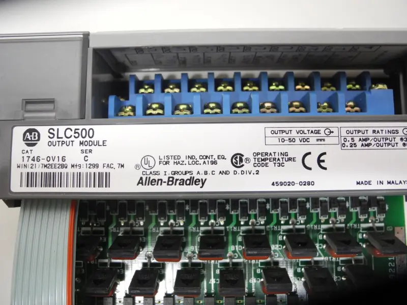 Produktfoto 1 von Allen Bradley SLC500 1746-OV16 Output M. DC-Sinik Ser C.