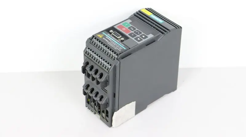 Produktfoto 1 von Siemens Micromaster Vector 6SE3212-1BA40 230V 370W GEBRAUCHT GUT & TESTED