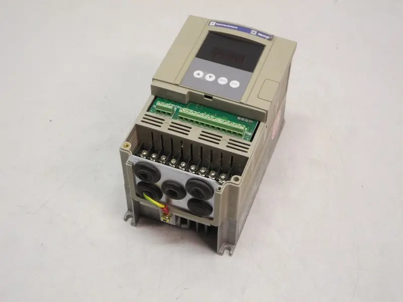 Produktfoto 1 von Telemecanique ATV18U09M2 Frequenzumrichter 0,37kW 230V TESTED