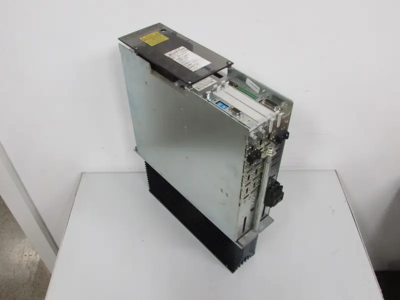 Produktfoto 1 von Indramat DDS02.1-A200-D AC-Servo Controller DDS02.1-A200-DL40-01-FW Top Zustand