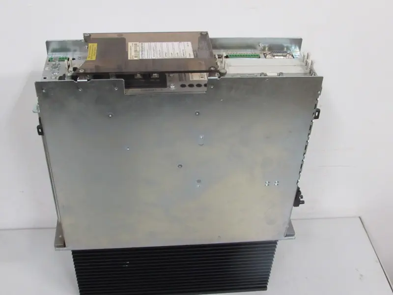 Produktfoto 1 von Indramat DDS02.1-A200-D AC-Servo Controller DDS02.1-A200-DL40-01-FW Top Zustand