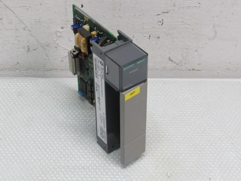 Produktfoto 1 von Allen Bradley SLC 500 1746-NI04V Ser A Analog in out 1746-NIO4V Top Zustand