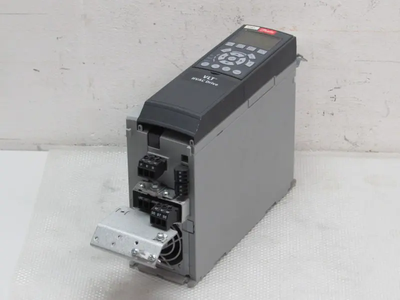 Produktfoto 1 von Danfoss FC102 FC-102P4K0T4E20H1XG 131B9522 4,0kW 400V + Profibus NEUWERTIG