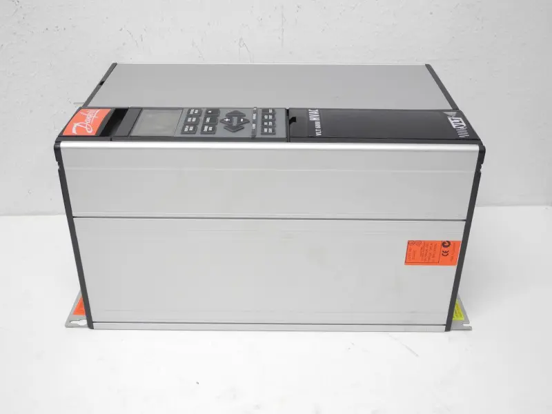 Produktfoto 1 von Danfoss VLT6006 VLT6006HT4C20STR3DLF00A00C0 400V 9,1A 7,2kVA 175Z7026