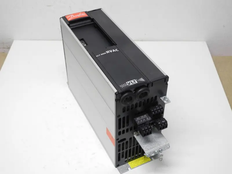 Produktfoto 1 von Danfoss VLT6008 VLT6008HT4B20STR3D0F00A00C0 400V 12.2A 9,3kVA 178B2009 Neuwertig