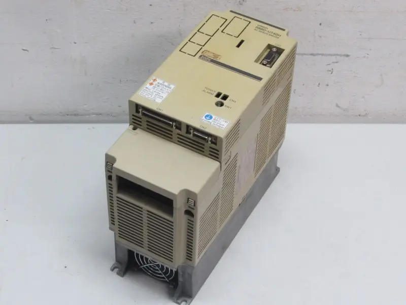 Produktfoto 1 von Omron AC Servo Driver R88D-UT40H-E 1,54 kW 230V Top Zustand