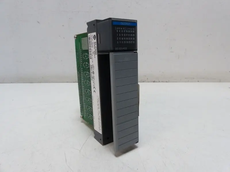 Produktfoto 1 von Allen Bradley 1746-0B32 Ser C Output Module 1746-OB32 Top Zustand