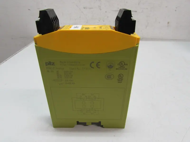 Produktfoto 1 von PILZ PNOZ mo4p 240V ID No.: 773536 multi safe I/O NEUWERTIG