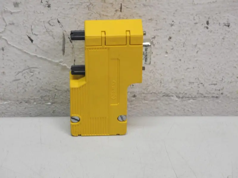 Produktfoto 1 von PILZ PSS SB SUB-D3 Stecker SafetyBUS p, Verbindungsstecker / connector top Zustand