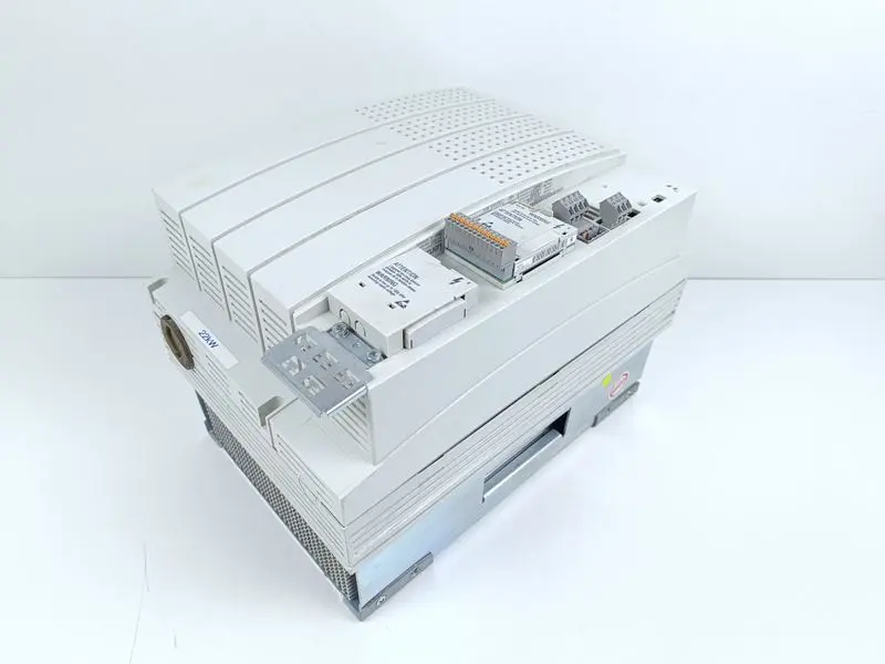 Produktfoto 1 von Lenze 8200 Vector E82EV223K4B201 E82EV223_4B201 400V 22kW 47A Top Zustand