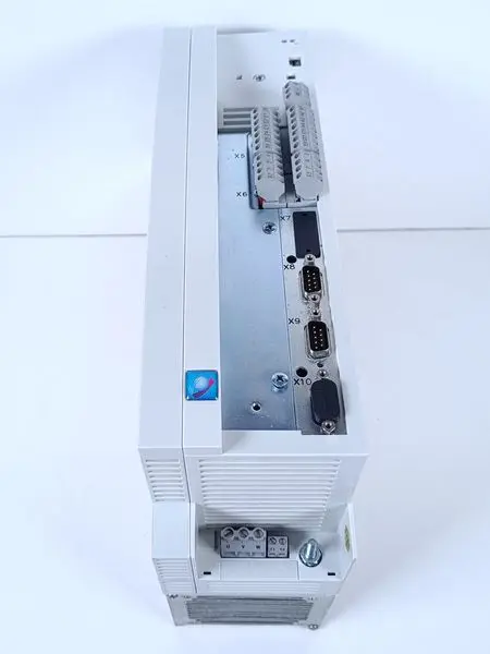 Produktfoto 1 von Lenze EVF9324-EV 33.9324VE.3M.21 400/480V 7,0A 5,8kVA TESTED & UNUSED