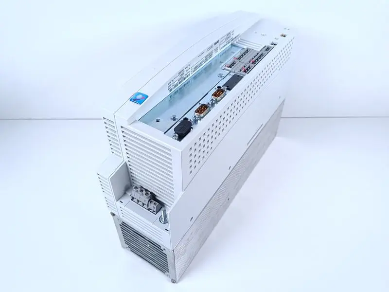 Produktfoto 1 von Lenze EVF9324-EV 33.9324VE.8G.90. 400/480V 7,0A 5,8kVA TESTED & NEUWERTIG