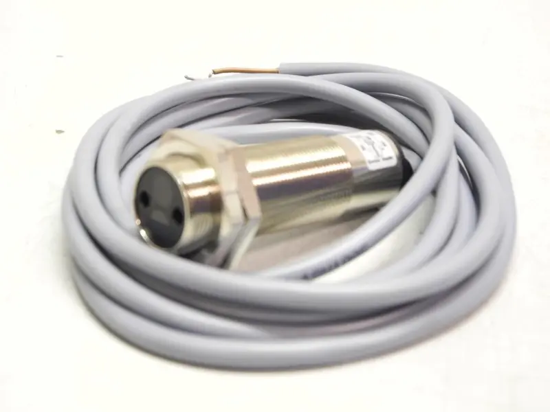Produktfoto 1 von Baumer Electric FZAM 18N1005 Sensor UNUSED