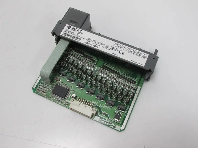 Produktfoto 1 von Allen Bradley 1746-0B32 Ser D Output Module 1746-OB32 Top Zustand