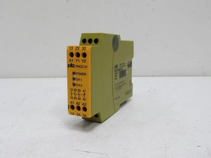 Produktfoto 1 von PILZ PNOZ X1 24VAC/DC3n/o 1n/c ID No.: 774300 Top Zustand