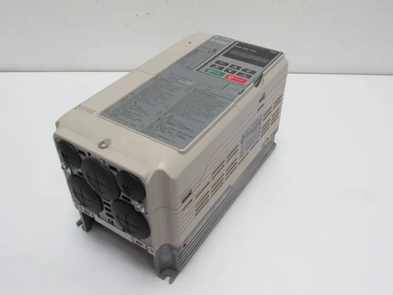 Produktfoto 1 von YASKAWA A1000 CIMR-AA4A0005FAA REV. A 400V 1,5 / 2.2kW NEUWERTIG