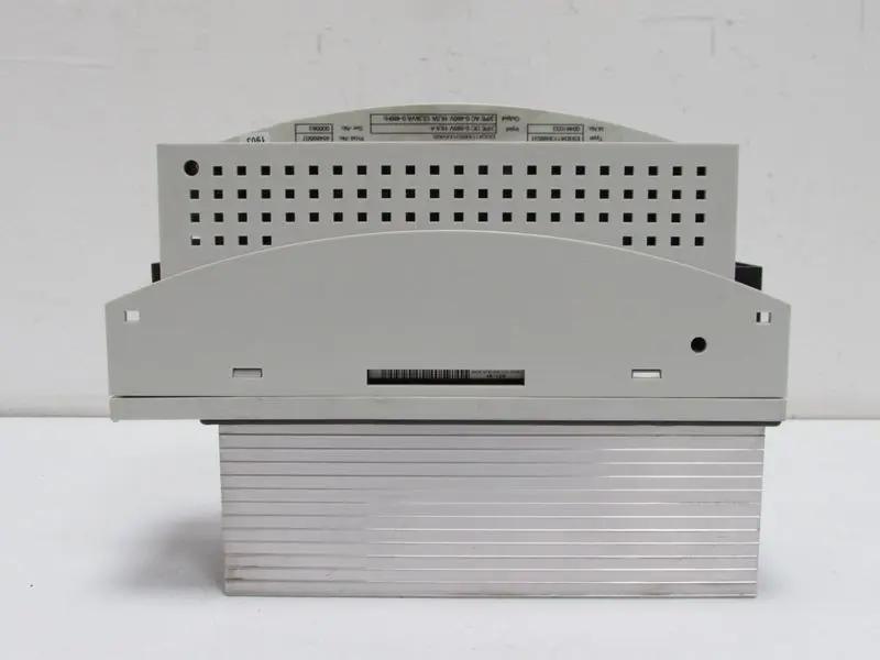Produktfoto 1 von KUKA Servo Drive KSD1-32 E93DA113I4B531 400V 16A 13,3kVA 00-105-351 Top Zustand