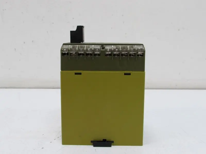 Produktfoto 1 von POLZ PNOZ8 PNOZ 8 24 V DC 24VDC 4,5W ID NO.: 474760