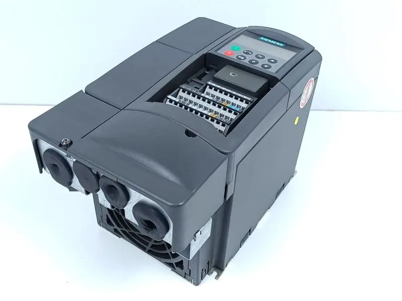 Produktfoto 1 von Siemens Micromaster 440 6SE6440-2AD23-0BA1 3kw 400V +Keypad TESTED & TOP ZUSTAND