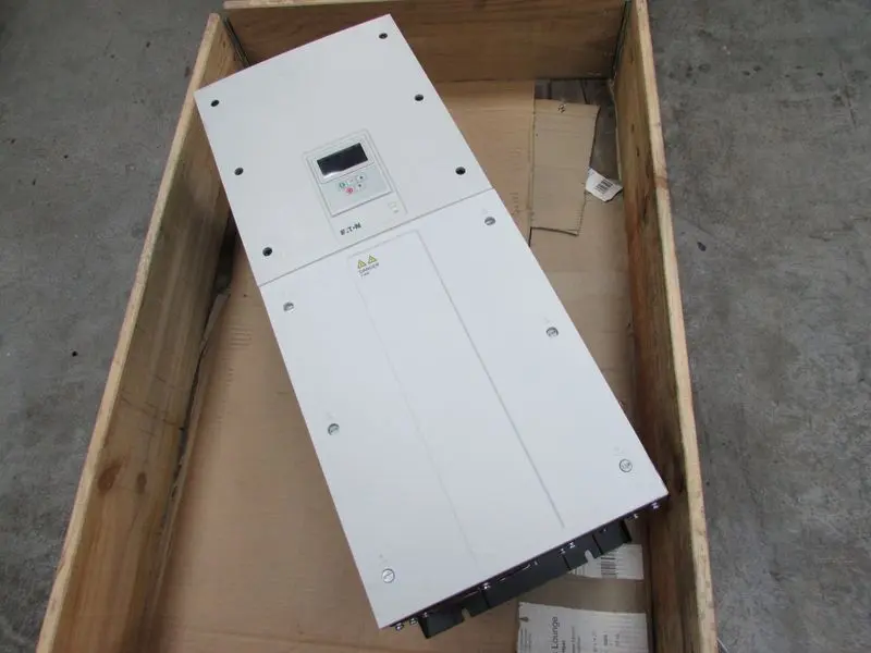 Produktfoto 1 von EATON DA1 Power XL Frequenzumrichter DA1-32110FB-B55C 3x230V 110A 30KW UNUSED