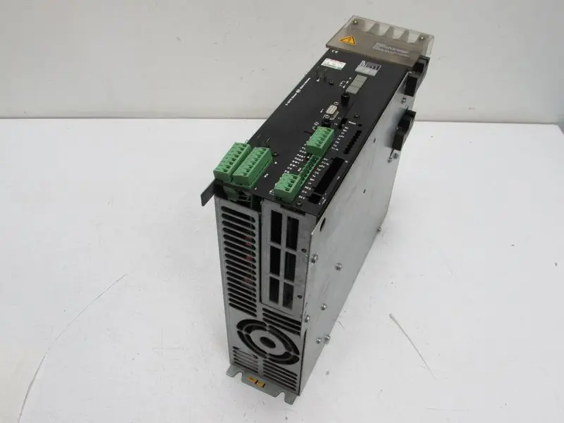 Produktfoto 1 von Bosch ASM 10-TD 1070077516 106 520V 10A Servo Drive Modul Top Zustand