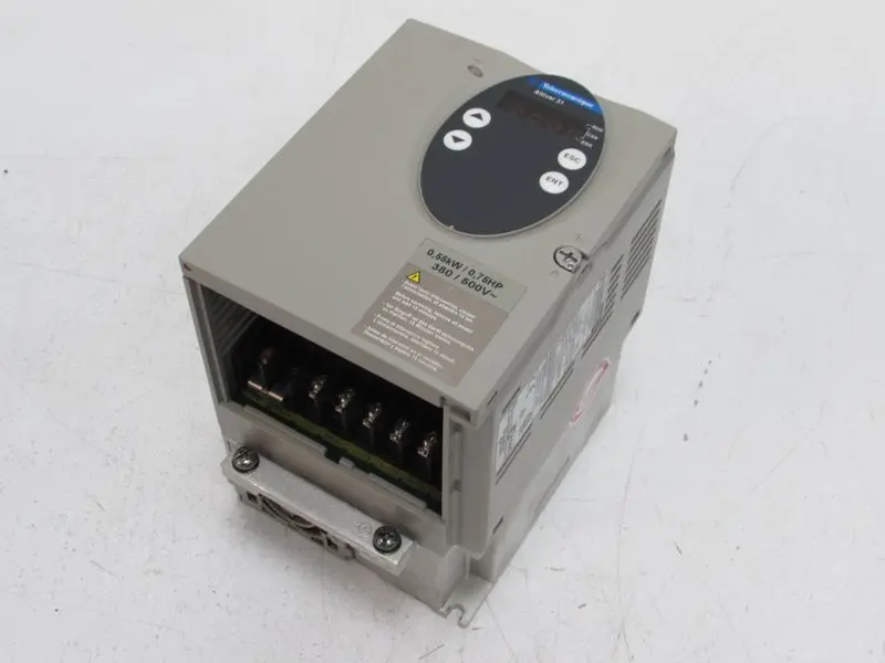 Produktfoto 1 von Telemecanique ATV31H055N4 Frequenzumrichter 0,55kW 400V  Top Zustand