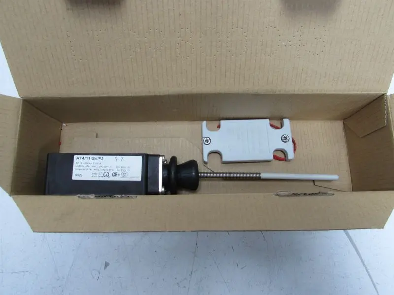 Produktfoto 1 von Moeller AT4/11-S/I/F2 Positionsschalter Endschalter + Federstab UNUSED OVP