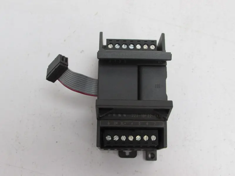 Produktfoto 1 von Siemens 6ES7 222-1BD22-0XA0 EM222 DO 8 X 24VDC E-St. 1.0 TOP ZUSTAND