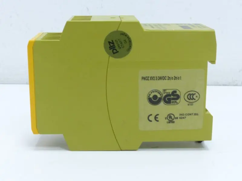 Produktfoto 1 von PILZ PNOZ XV2 3/24VDC 2n/o  2n/o t ID No.:774502 NEUWERTIG
