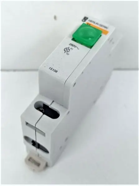 Produktfoto 1 von Merlin Gerin multi9 V green indicating light 250V Qty 12 UNUSED & OVP