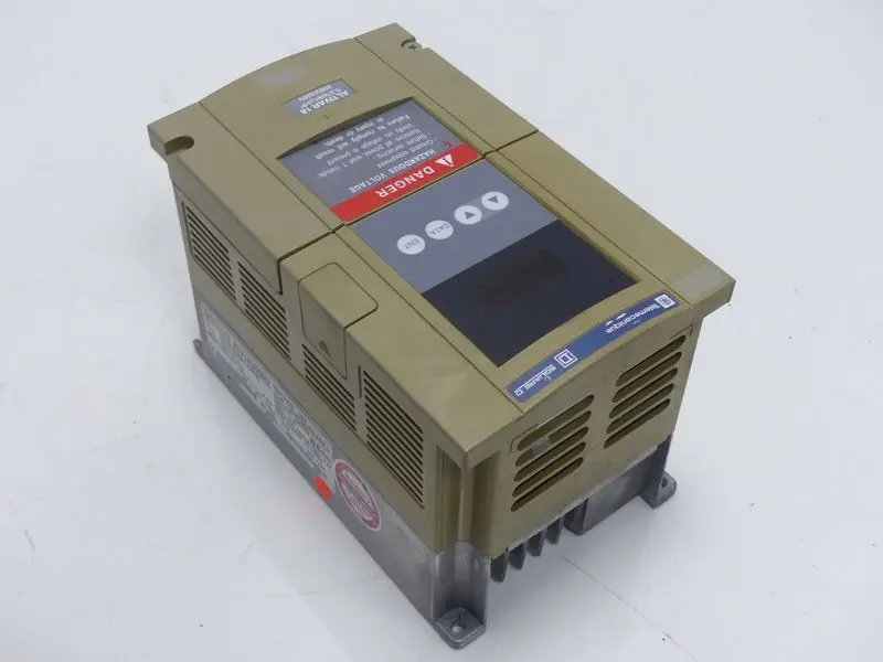 Produktfoto 1 von Telemecanique ATV18U09M2 Frequenzumrichter 0,37kW 230V TESTED