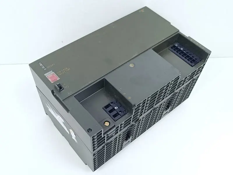 Produktfoto 1 von Siemens 6ES7 307-1KA00-0AA0 / 6ES7307-1KA00-0AA0 E-St. 3 230V 10A 24VDC