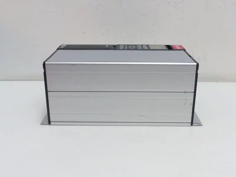 Produktfoto 1 von Danfoss VLT5005 VLT5005PT5C20STR3DLF00A00C0 175Z0143 +Keypad Tested TOP Zustand