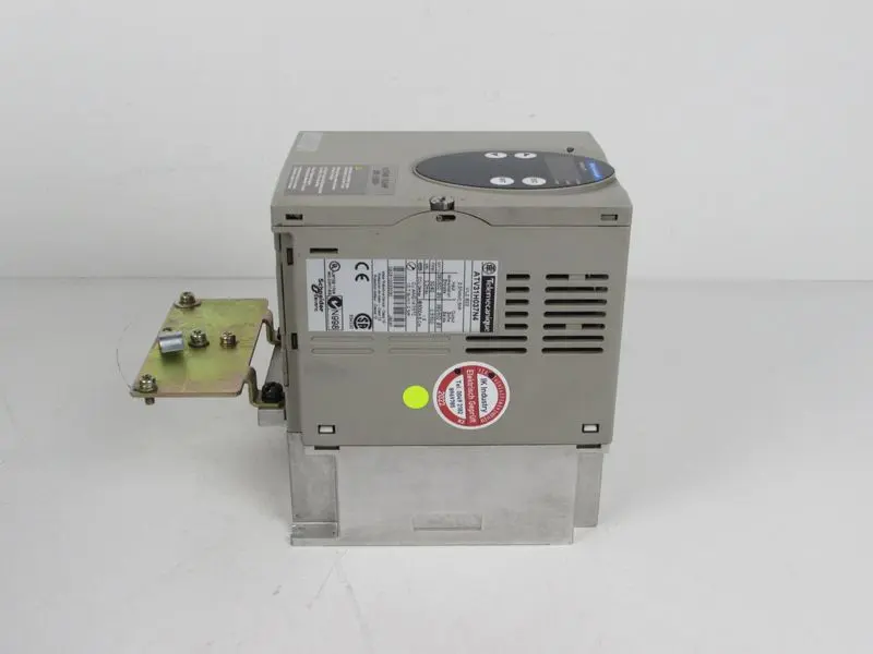 Produktfoto 1 von Telemecanique ATV31 ATV31H037N4 Frequenzumrichter 400V 0,37kW 0.5HP Top Zustand