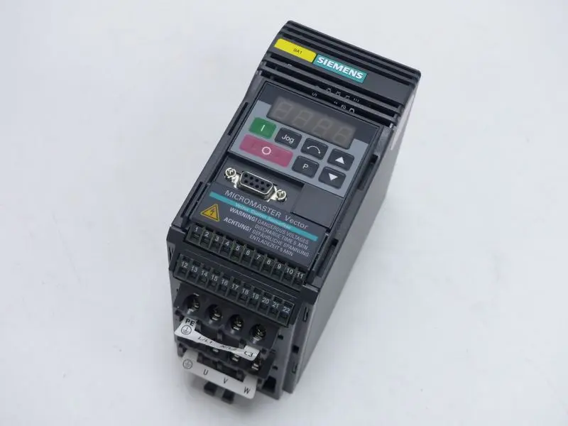 Produktfoto 1 von Siemens 6SE3210-7BA40 Micromaster Vector 230V 120W neuwertig TESTED