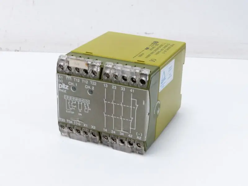 Produktfoto 1 von Pilz PNOZ 230VAC 3S 1Ö 474650 Zweihandbediengerät Top Zustand