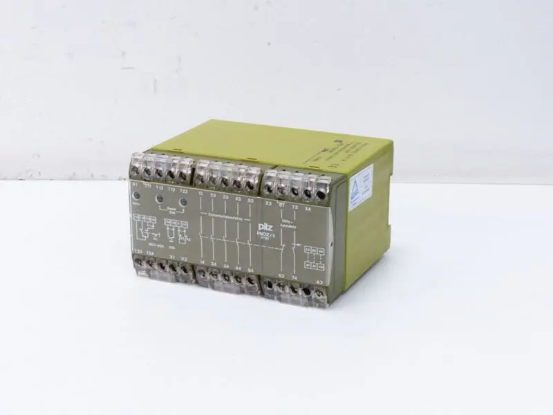 Produktfoto 1 von Pilz PNOZ/3 24V DC 5S 1Ö 1W 4,5W 10AF/8AT ID NO.: 474895 Top Zustand