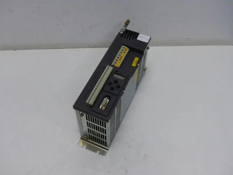 Produktfoto 1 von KEB Antriebstechnik 09.F0.R01-4A08 2,8KVA 1,5KW 7,0A 240V TESTED Top Zustand