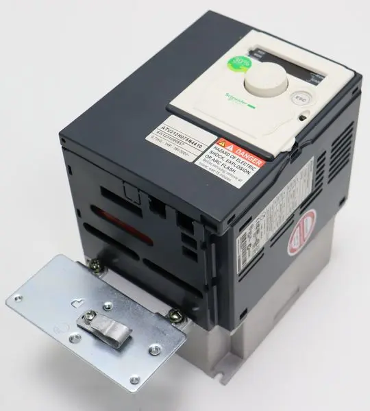 Produktfoto 1 von Schneider Electric Altivar 312 ATV312H075N4410 400V 0,75kW 1HP TESTED NEUWERTIG