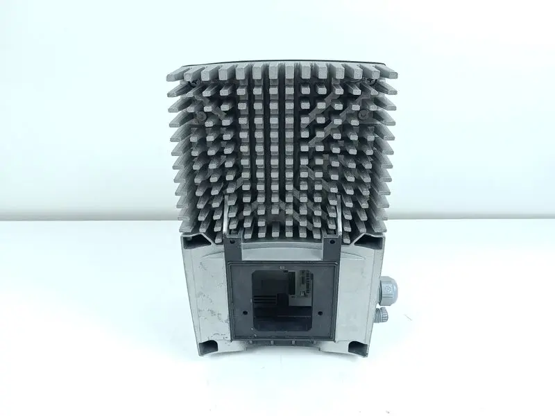 Produktfoto 1 von Lenze 8200 motec E82MV402_4B001 4,0kW TESTED & TOPZUSTAND