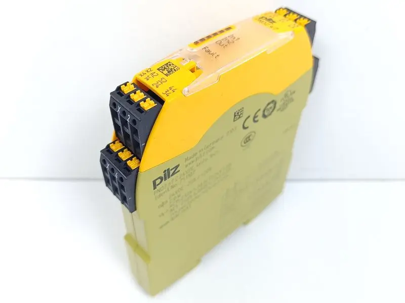 Produktfoto 1 von PILZ PNOZ s7 C 24VDC 4/no 1n/c Ident.No. 751107 Version 1.0 TESTED & TOP ZUSTAND