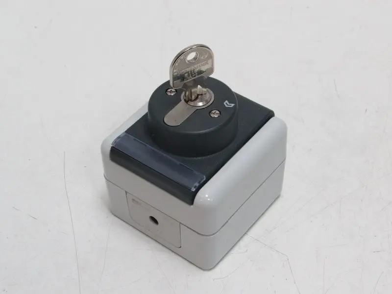 Produktfoto 1 von Jung Wendetaster 345446 18W IP44 NEUWERTIG