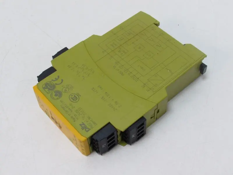 Produktfoto 1 von PILZ PNOZ e1.1p 24VDC 2n/o ID No.: 774133 TOP ZUSTAND