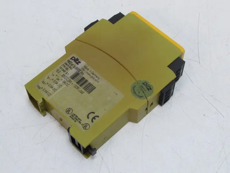Produktfoto 1 von PILZ PNOZ e1.1p 24VDC 2n/c ID No.: 774133 TOP ZUSTAND