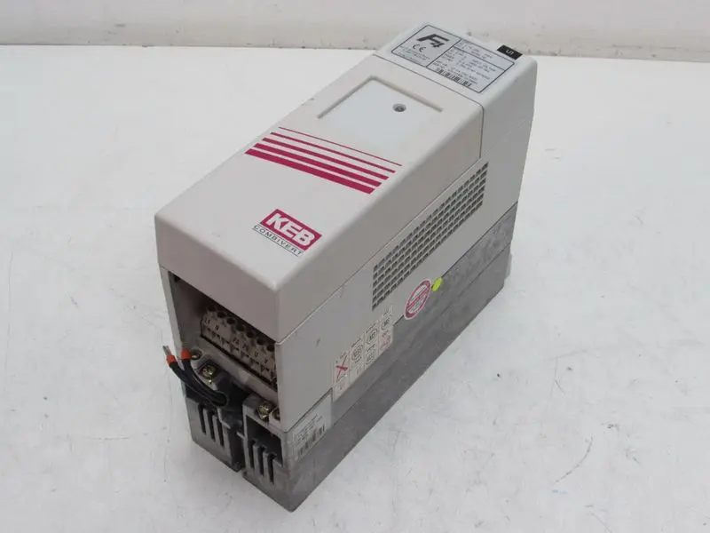 Produktfoto 1 von KEB F4 10.F4.C3D-5000 4,0KVA 2,2kW 230V 10.F4.C3D - 5000 TESTED TOP ZUSTAND