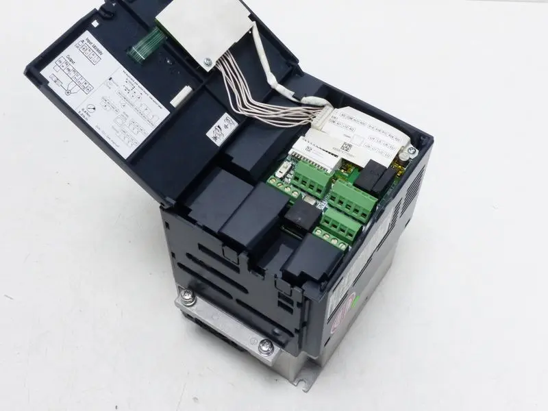 Produktfoto 1 von Schneider Electric Altivar 312 ATV312H075N4 400V 0,75kW 1HP TESTED NEUWERTIG