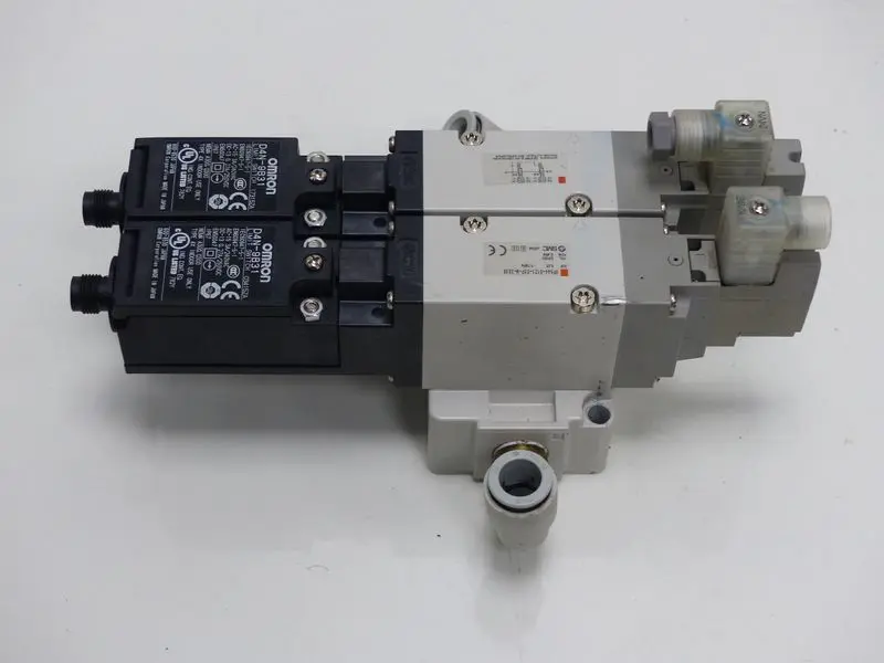 Produktfoto 1 von SMC VP544-5YZ1-03F-M-X538 24VDC 0,45kW + Omron D4N-9B31 TOP ZUSTAND