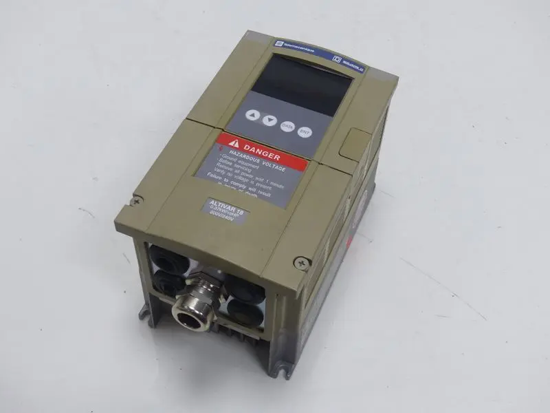 Produktfoto 1 von Telemecanique Altivar ATV18U18M2 Frequenzumrichter 0,75kW 230V TESTED
