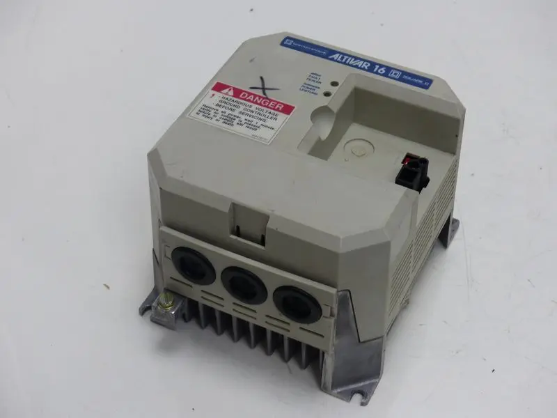 Produktfoto 1 von Telemecanique Altivar 16 ATV16U18M2 1 HP 0.75 kW 230V TESTED