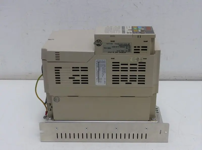 Produktfoto 1 von Omron Yaskawa CIMR-V7AZ45P5 SPEC: 45P51 + Interface Unit SI-P1/V7 400V 5,5kw
